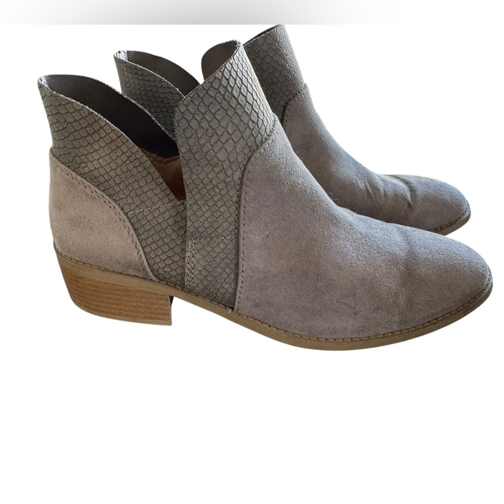 American Eagle ankle boots size 8.5